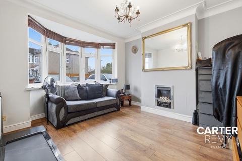 4 bedroom semi-detached house for sale, Gorseway, Romford, RM7
