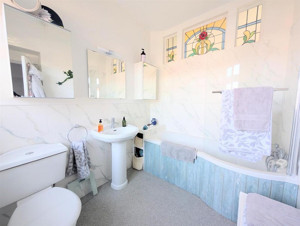 En suite to Master