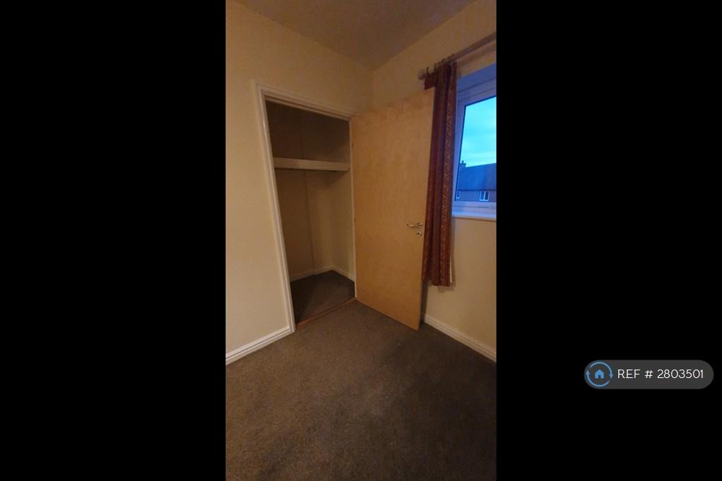 Bed 2 (Cupboard/Wardrobe)