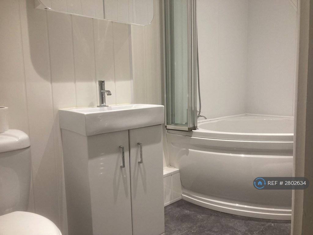 Bedroom 2 - Ensuite