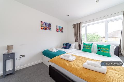 2 bedroom terraced house to rent, Meerbrook Road, London, SE3