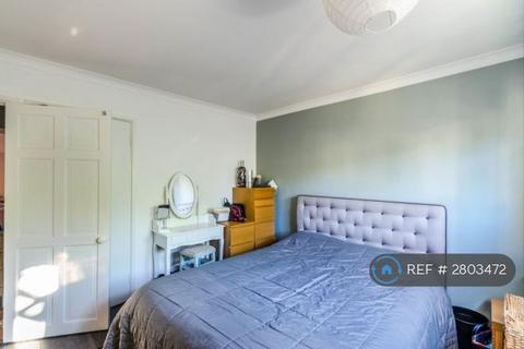 3 bedroom flat to rent, Chiswick, Chiswick, W4