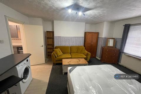 1 bedroom flat to rent, Range Road, Manchester, M16