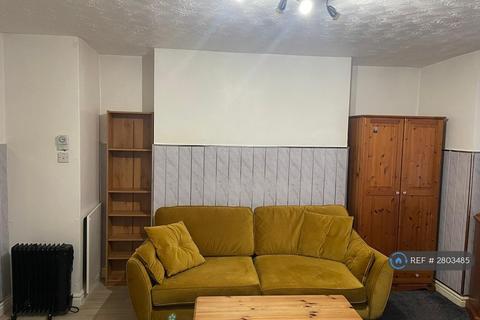 1 bedroom flat to rent, Range Road, Manchester, M16