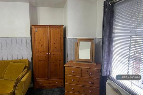 1 bedroom flat to rent, Range Road, Manchester, M16