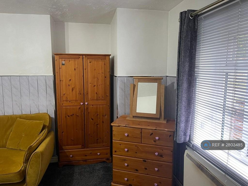 Living-Room / Bedroom