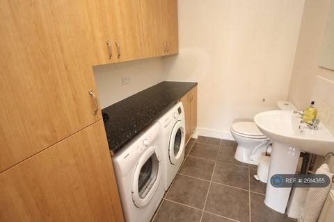 4 bedroom semi-detached house to rent, Farnham Road, Welling, DA16