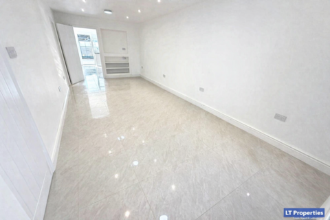 3 bedroom semi-detached house to rent, Luton LU3