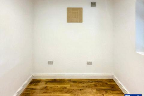 3 bedroom semi-detached house to rent, Luton LU3
