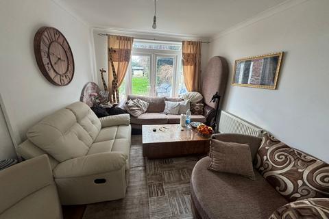 3 bedroom terraced house to rent, Britannia Avenue Luton LU3 1XD