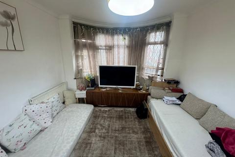 3 bedroom terraced house to rent, Britannia Avenue Luton LU3 1XD