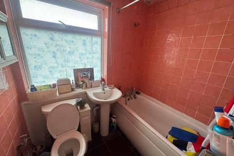 3 bedroom terraced house to rent, Britannia Avenue Luton LU3 1XD