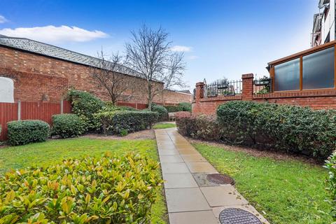 undefined, Swan Lane, Evesham WR11