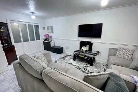 3 bedroom terraced house for sale, Gregories Close, Luton, Bedfordshire, LU3 1DL
