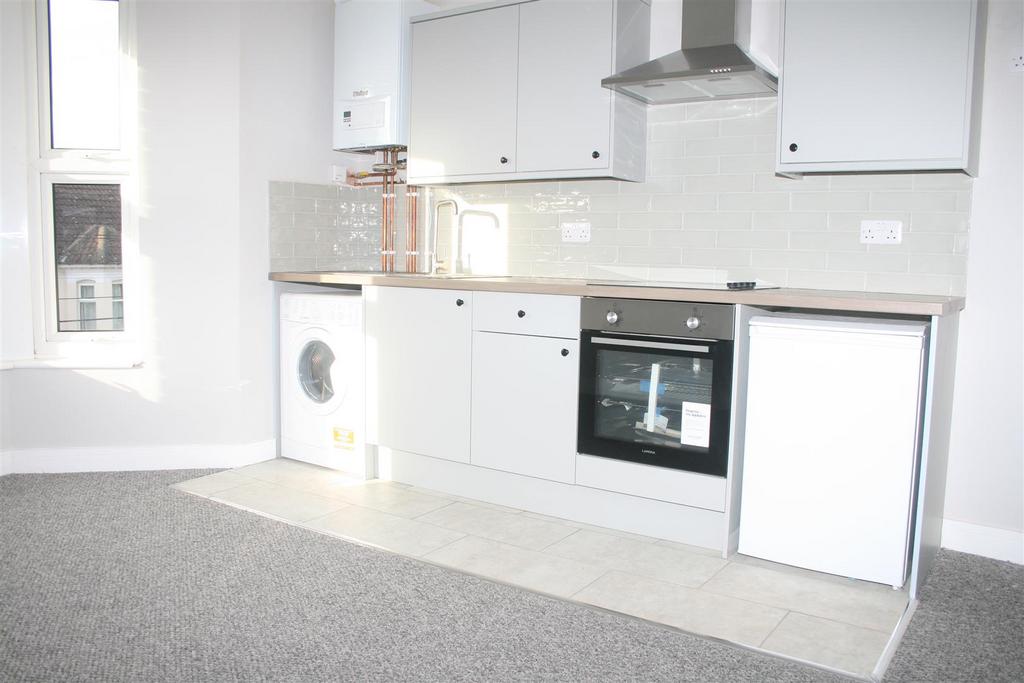 Flat 4 (2).JPG