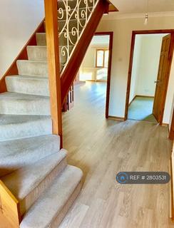 4 bedroom detached house to rent, Seymour Court Road, Marlow, SL7