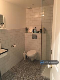1 bedroom in a flat share to rent, Ferndale Road, London, SW4