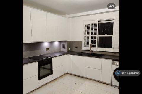 1 bedroom in a flat share to rent, Ferndale Road, London, SW4
