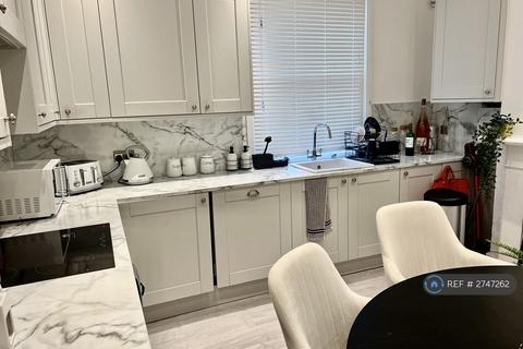 1 bedroom in a flat share to rent, Rectory Grove, Croydon, CR0