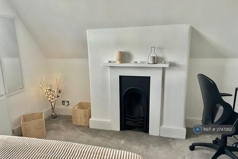 1 bedroom in a flat share to rent, Rectory Grove, Croydon, CR0