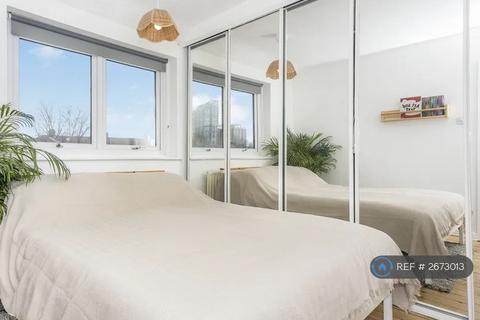 3 bedroom terraced house to rent, Abbey Road, London, DA17