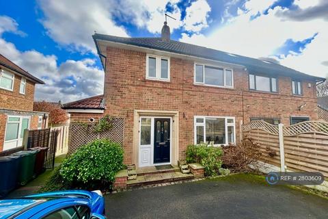 2 bedroom semi-detached house to rent, Laith Close, Leeds, LS16