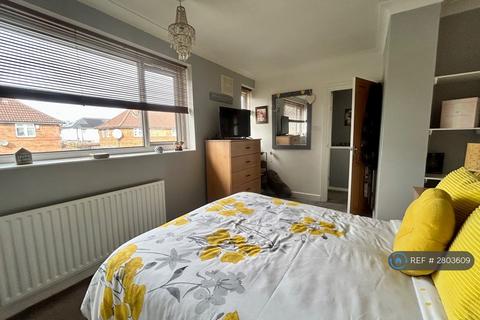 2 bedroom semi-detached house to rent, Laith Close, Leeds, LS16