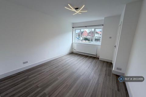 3 bedroom end of terrace house to rent, Briarwood Avenue, Manchester, M43