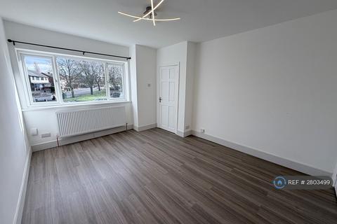 3 bedroom end of terrace house to rent, Briarwood Avenue, Manchester, M43