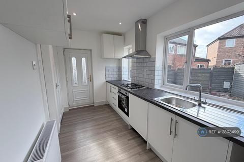 3 bedroom end of terrace house to rent, Briarwood Avenue, Manchester, M43