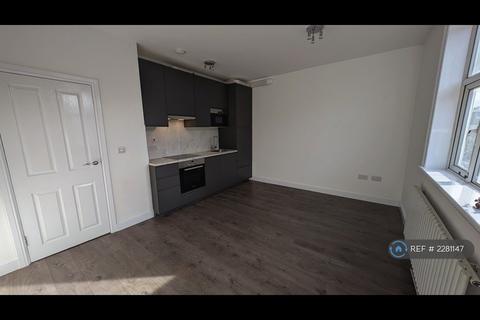 2 bedroom flat to rent, Warrington Road, Harrow, HA1