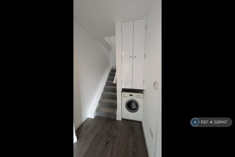 2 bedroom flat to rent, Warrington Road, Harrow, HA1