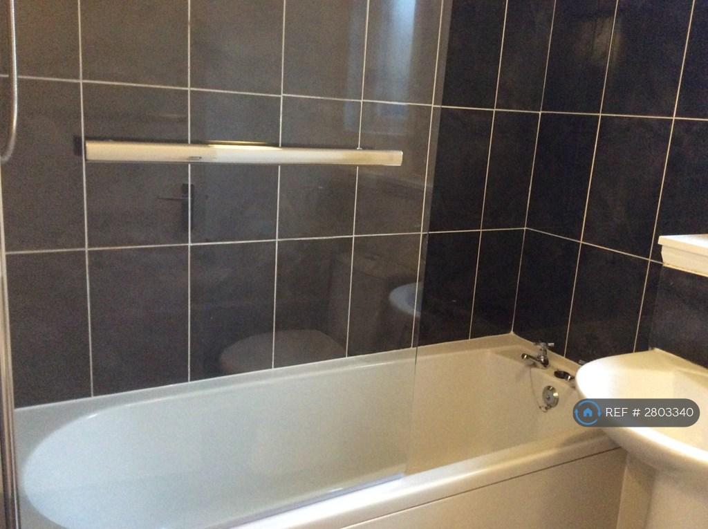 Bathroom 1/2