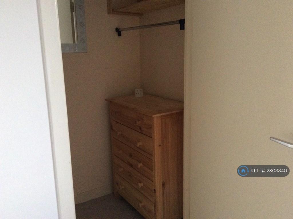 Front Double Bed 3/3