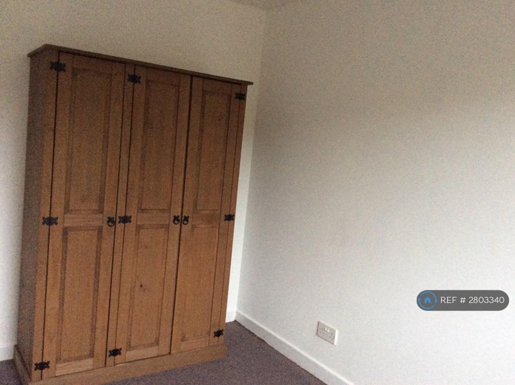 Rear Double Bed 2/2