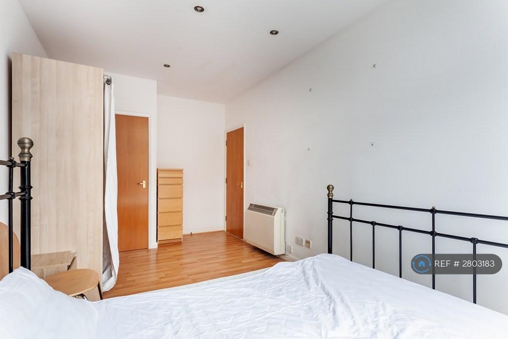 Bedroom 1 (King; Alternate View)