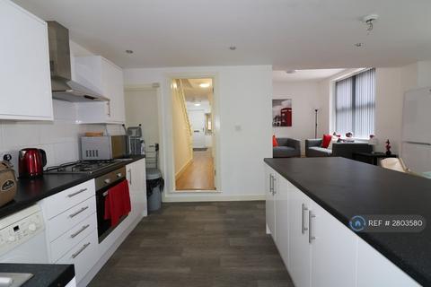 6 bedroom semi-detached house to rent, Needham Road, Liverpool, L7