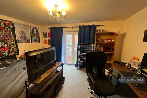 5 bedroom semi-detached house to rent, Galingale View, Newcastle, ST5