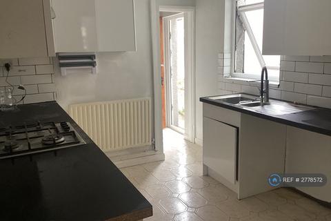 3 bedroom terraced house to rent, Hoskins Street, Newport, NP20
