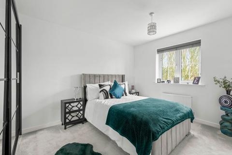 2 bedroom coach house to rent, Chaplin Close, Thame OX9