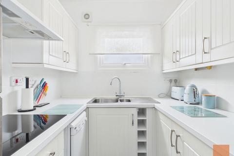 2 bedroom flat to rent, Kenwyn Street, Truro