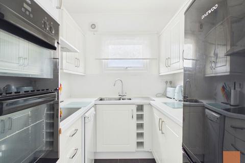 2 bedroom flat to rent, Kenwyn Street, Truro