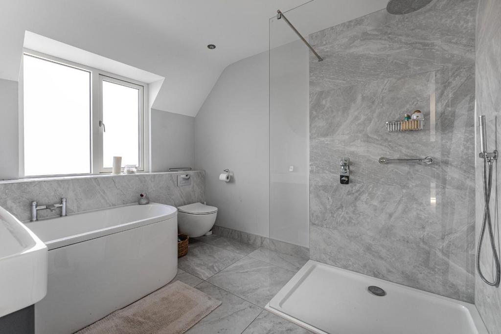 FAMILY BATHROOM.jpg