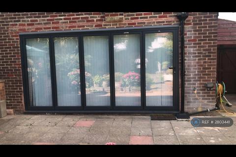1 bedroom in a house share to rent, Foresters Crescent, Bexleyheath, DA7