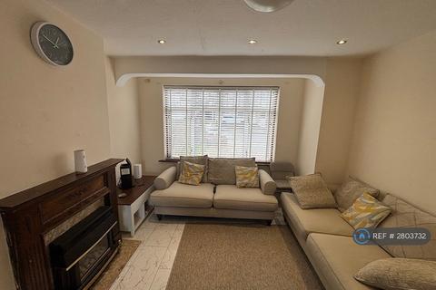 3 bedroom semi-detached house to rent, Blenheim Drive, Welling, DA16