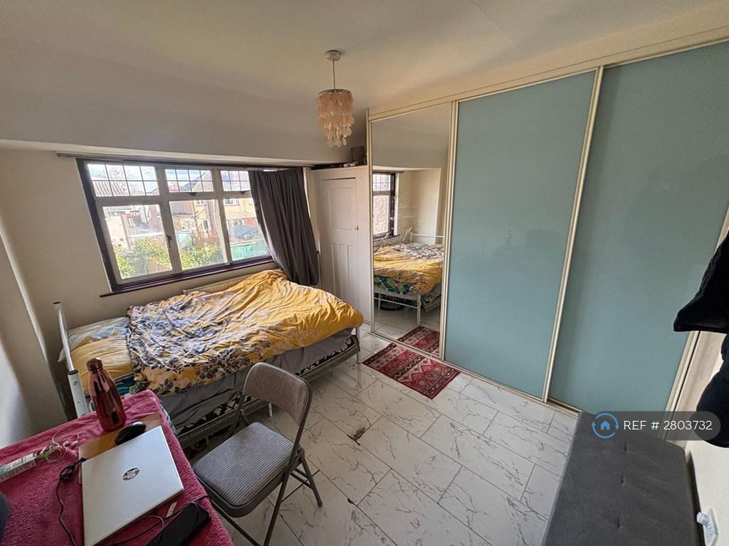 Bedroom 1 - Garden Facing