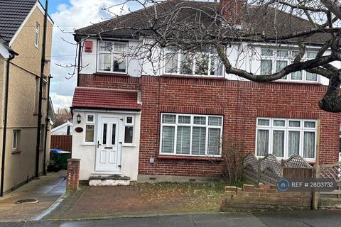 3 bedroom semi-detached house to rent, Blenheim Drive, Welling, DA16