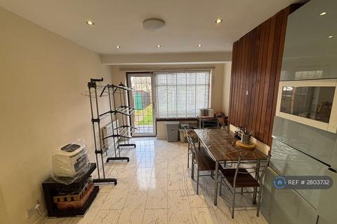 3 bedroom semi-detached house to rent, Blenheim Drive, Welling, DA16