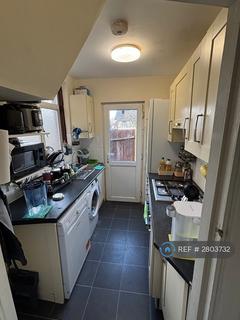3 bedroom semi-detached house to rent, Blenheim Drive, Welling, DA16