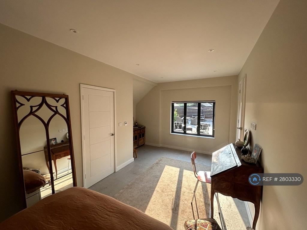 Ensuite Bedroom